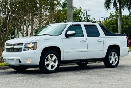 Chevrolet Avalanche LT 5.3 L V8. 