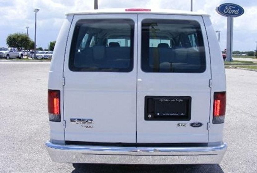 Ford E250 350 Econoline Xl Passenger Van 8 12 Of 15 Seats Usa Car Import Com Import From America And Canada Of New And Pre Owned Cars