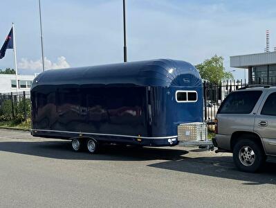 Retro Caravan in de stijl van de aluminium caravans uit de jaren 50