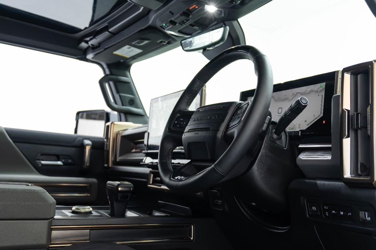 2025%20GMC%20Hummer%203x%20RHD%20(10).jpg