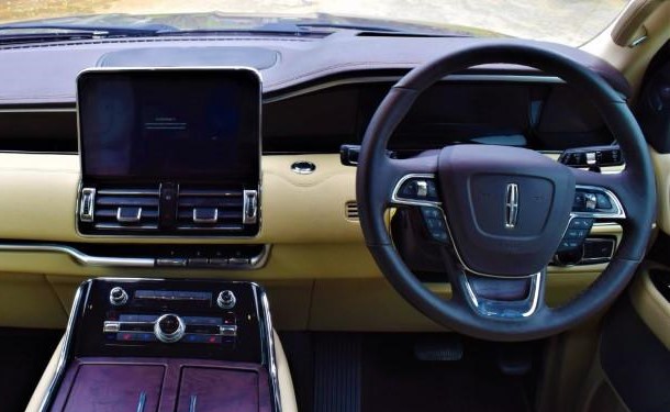 Lincoln%20Navigator%20RHD(1).jpg